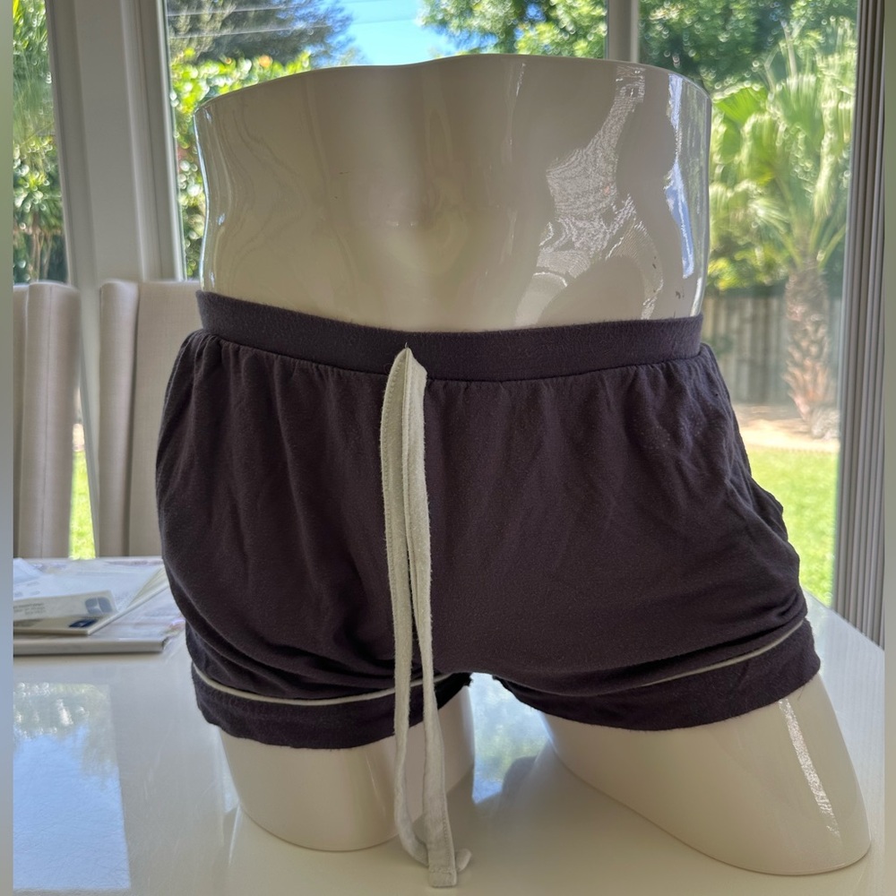 Ladies shorts 🩳 - Picture 2 of 10